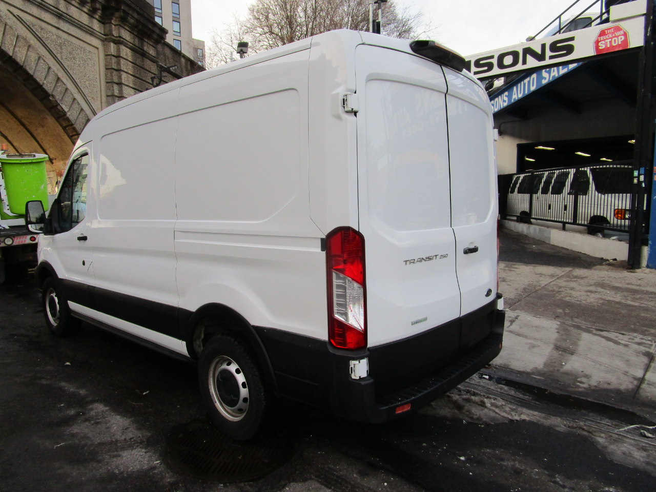 Ford Transit Van T-250 130" Med Rf 9000 GVWR Sliding RH Dr 2019