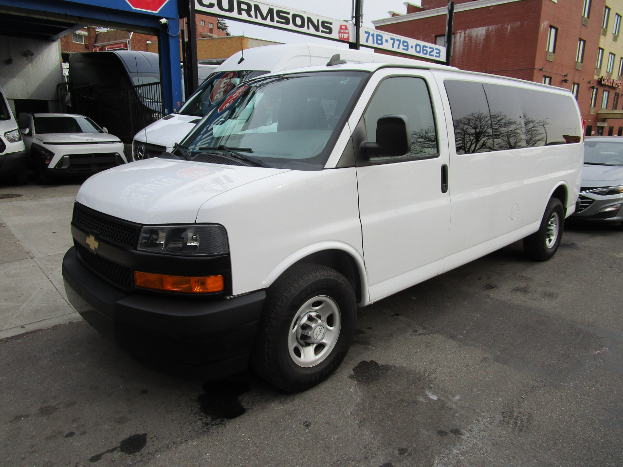 Chevrolet Express Passenger RWD 3500 155" LS 2018
