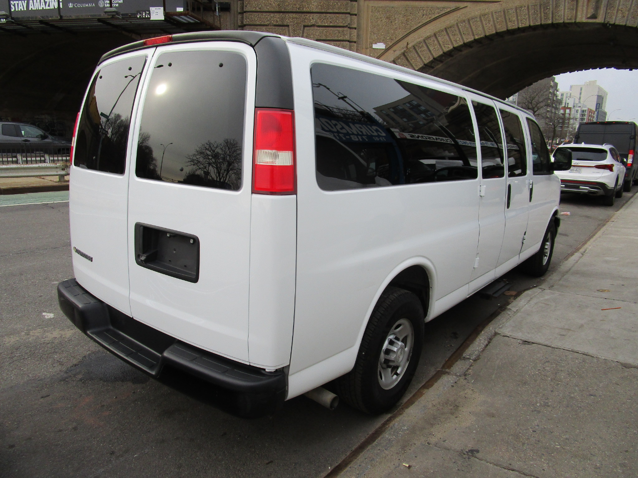 Chevrolet Express Passenger RWD 3500 155" LS 2018