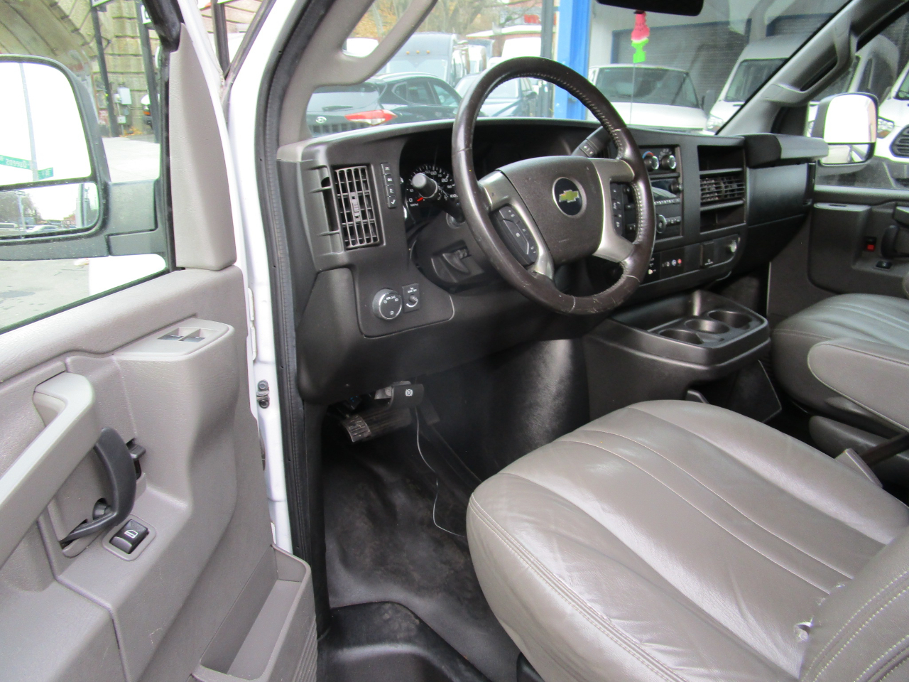 Chevrolet Express Passenger RWD 3500 155" LS 2018