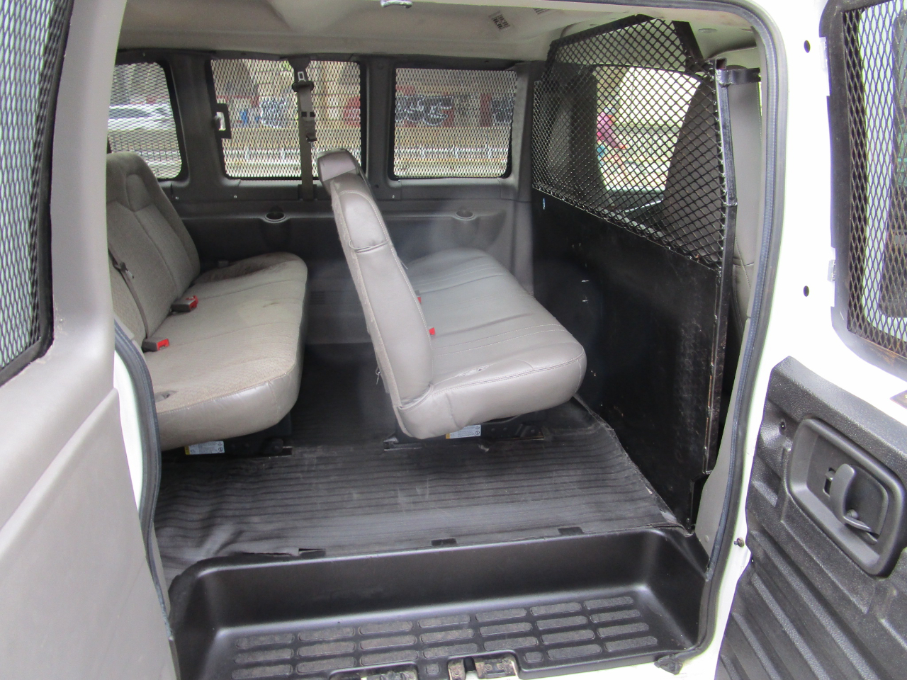 Chevrolet Express Passenger RWD 3500 155" LS 2018