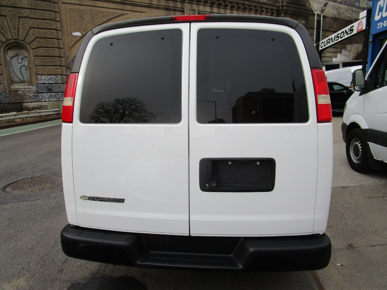 Chevrolet Express Passenger RWD 3500 155" LS 2018