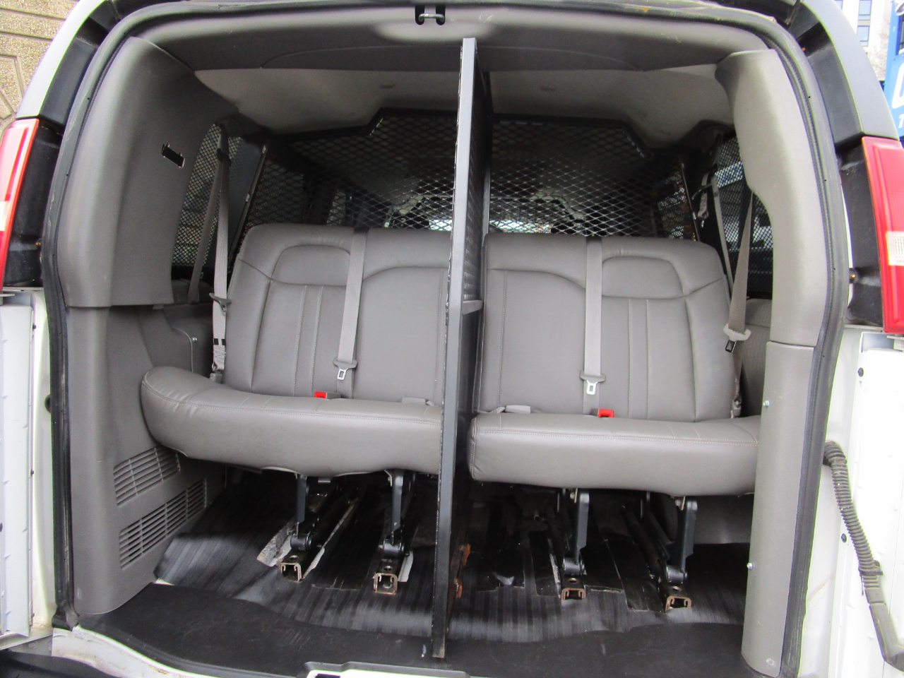 Chevrolet Express Passenger RWD 3500 155" LS 2018