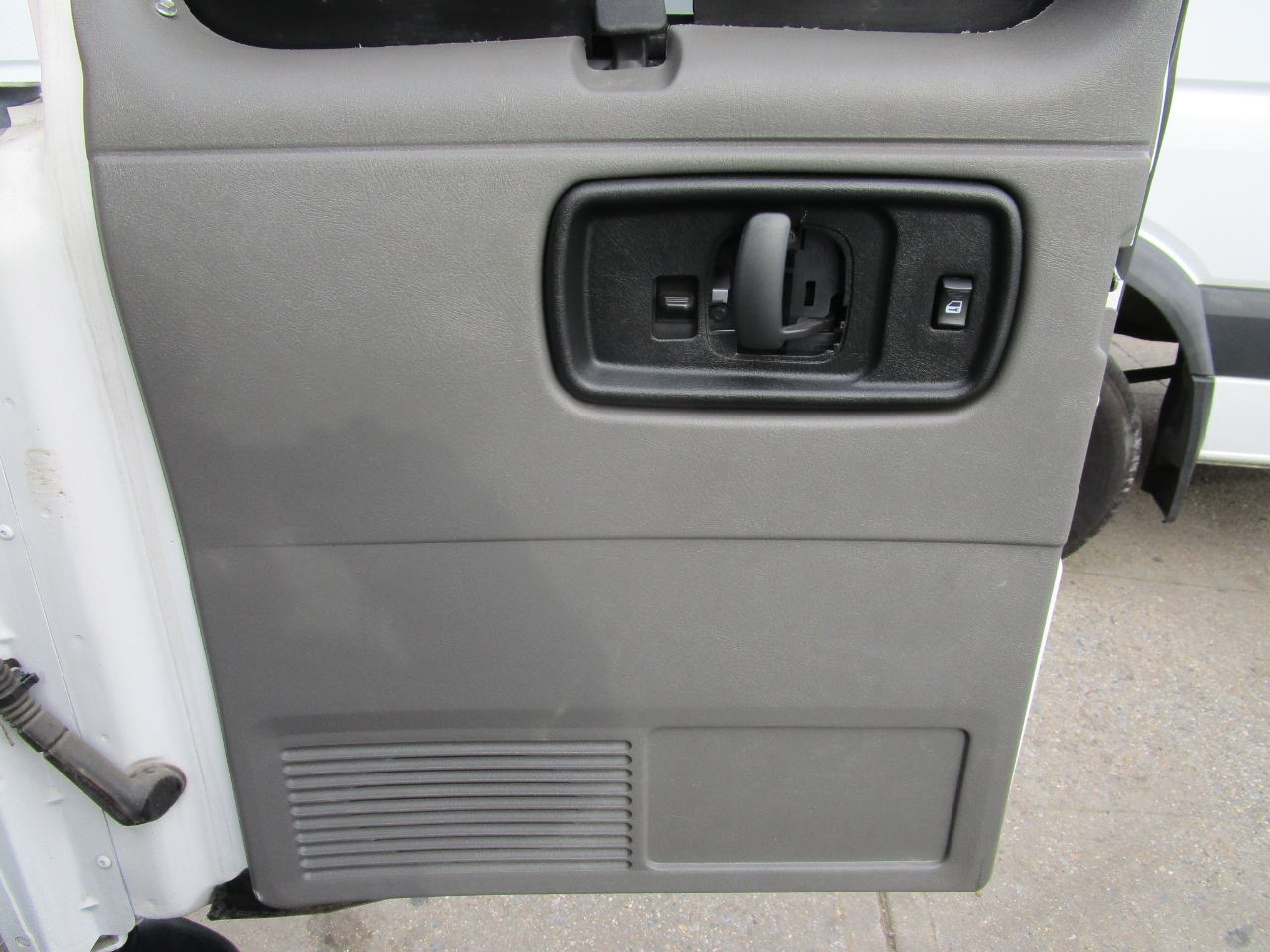 Chevrolet Express Passenger RWD 3500 155" LS 2018