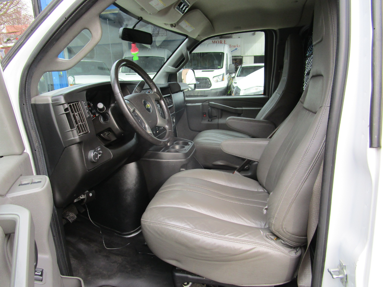 Chevrolet Express Passenger RWD 3500 155" LS 2018