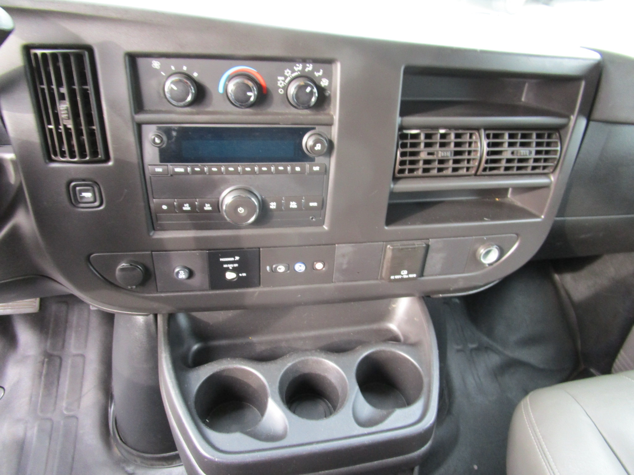 Chevrolet Express Passenger RWD 3500 155" LS 2018