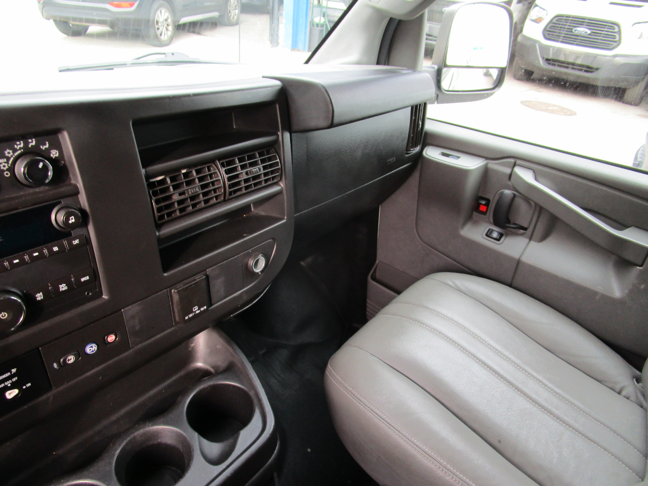 Chevrolet Express Passenger RWD 3500 155" LS 2018