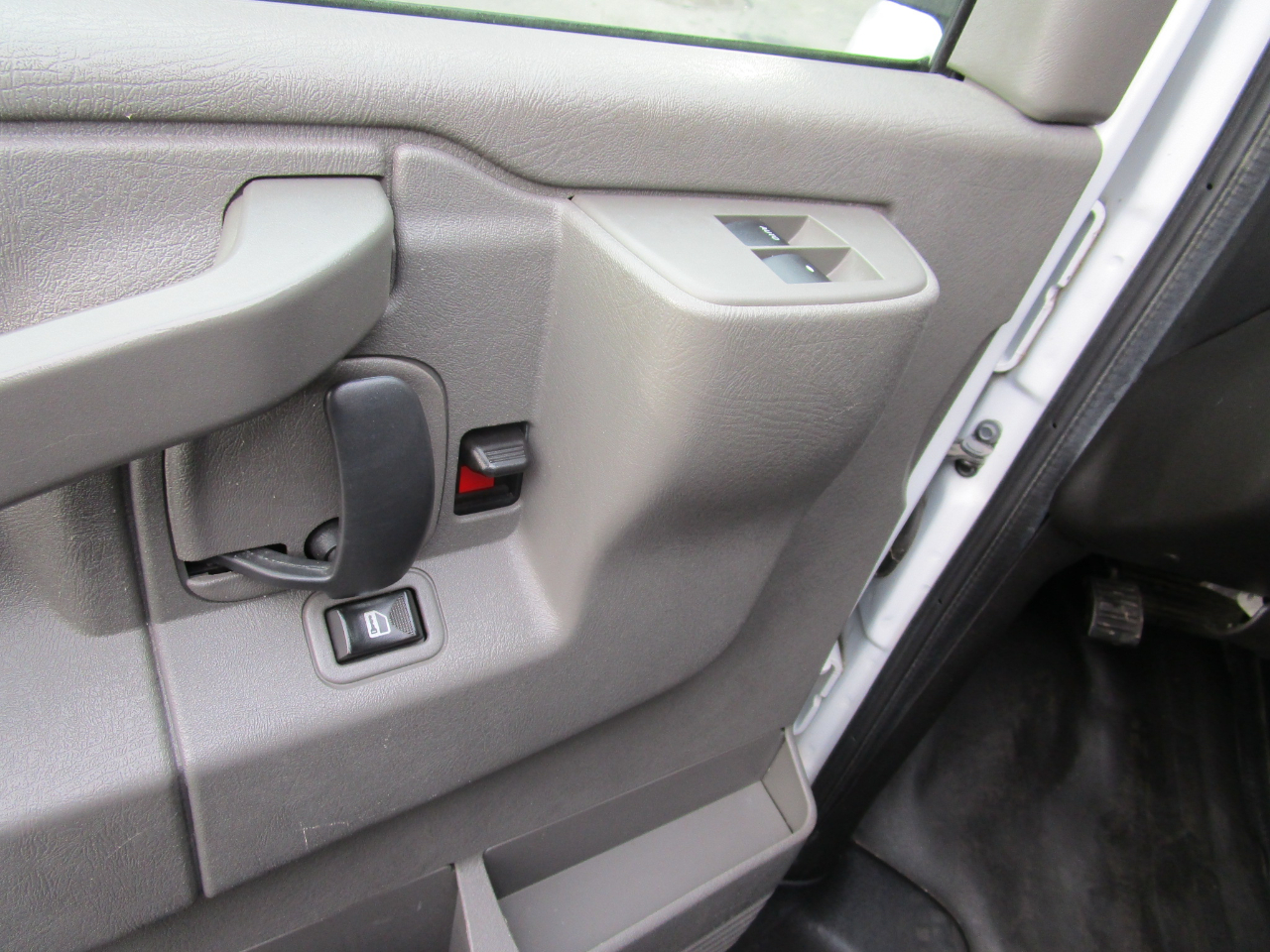 Chevrolet Express Passenger RWD 3500 155" LS 2018