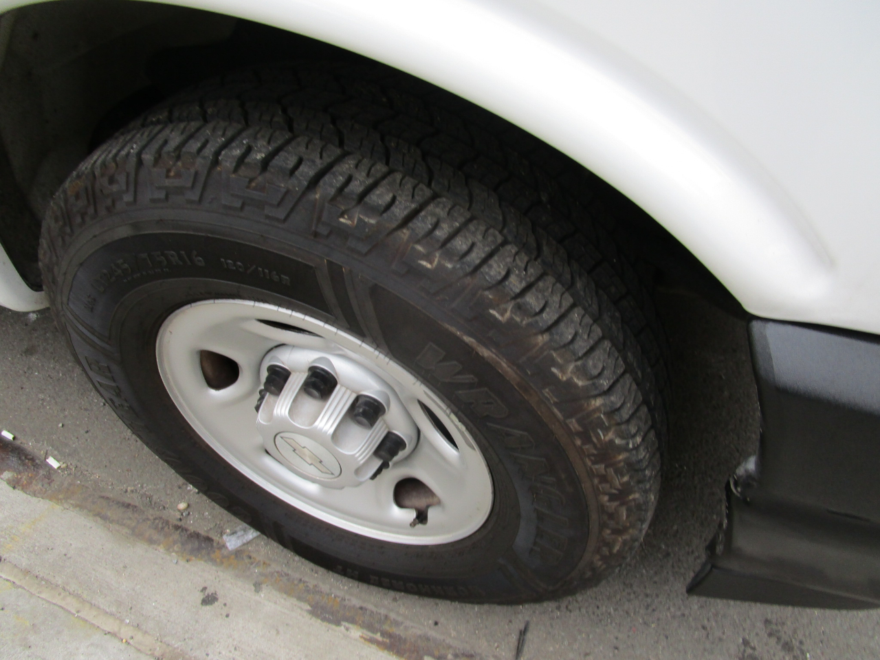 Chevrolet Express Passenger RWD 3500 155" LS 2018