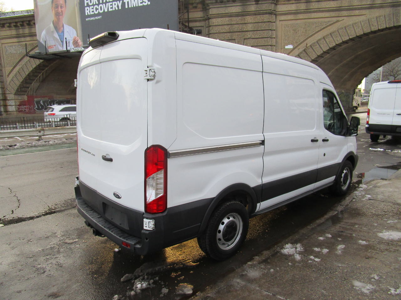 Ford Transit Van T-250 130" Med Rf 9000 GVWR Sliding RH Dr 2018
