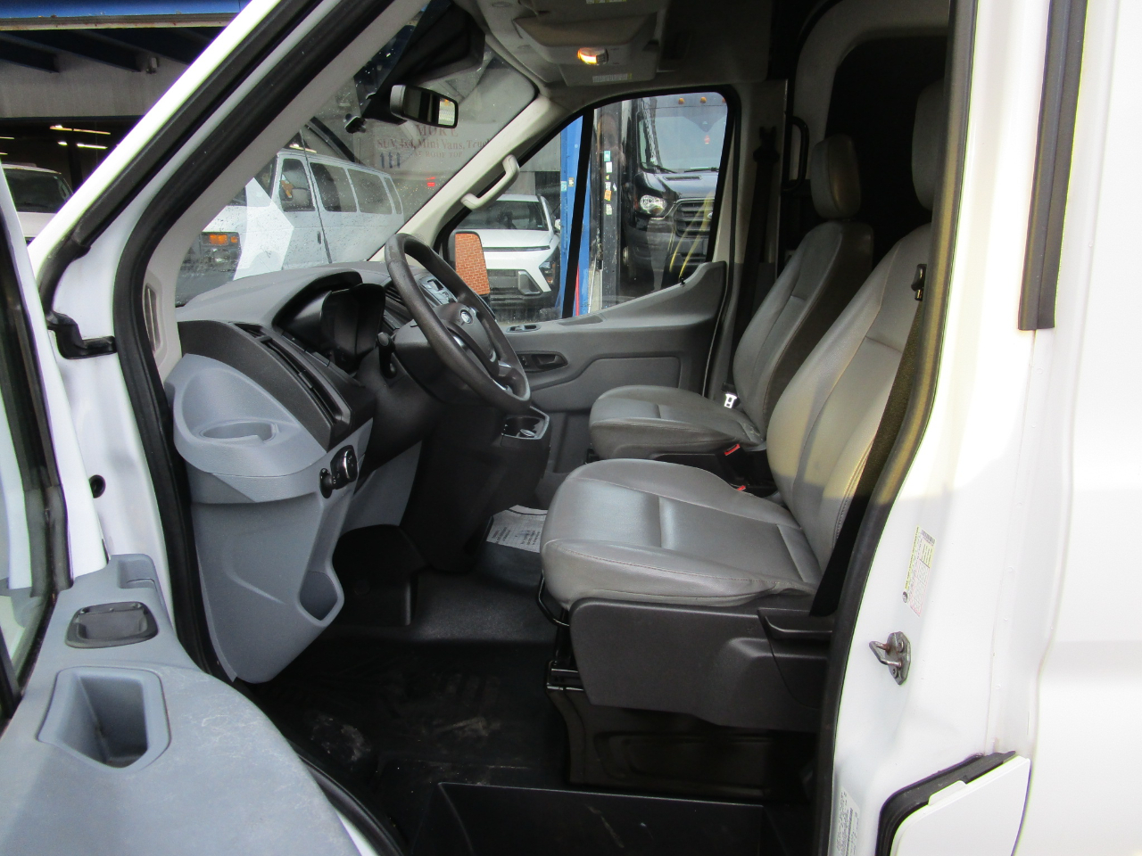 Ford Transit Van T-250 130" Med Rf 9000 GVWR Sliding RH Dr 2018