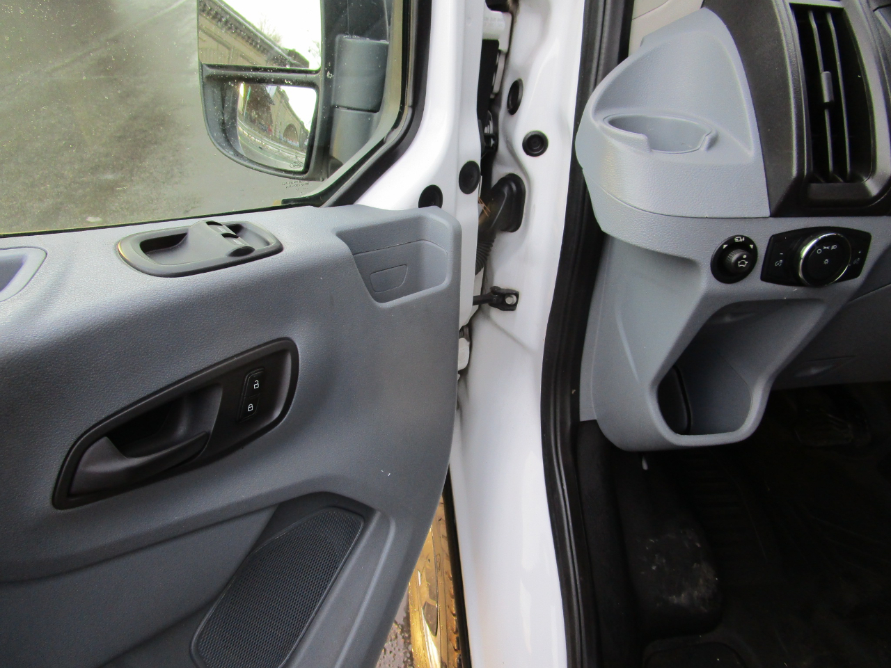 Ford Transit Van T-250 130" Med Rf 9000 GVWR Sliding RH Dr 2018