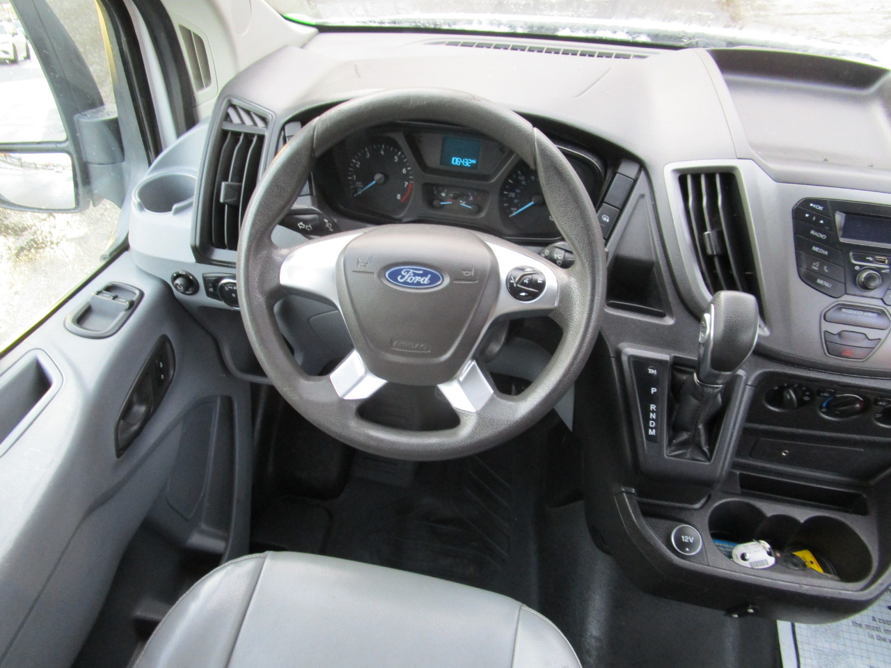 Ford Transit Van T-250 130" Med Rf 9000 GVWR Sliding RH Dr 2018