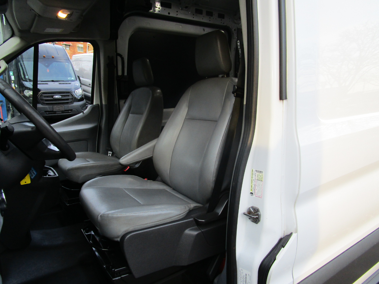 Ford Transit Van T-250 130" Med Rf 9000 GVWR Sliding RH Dr 2018