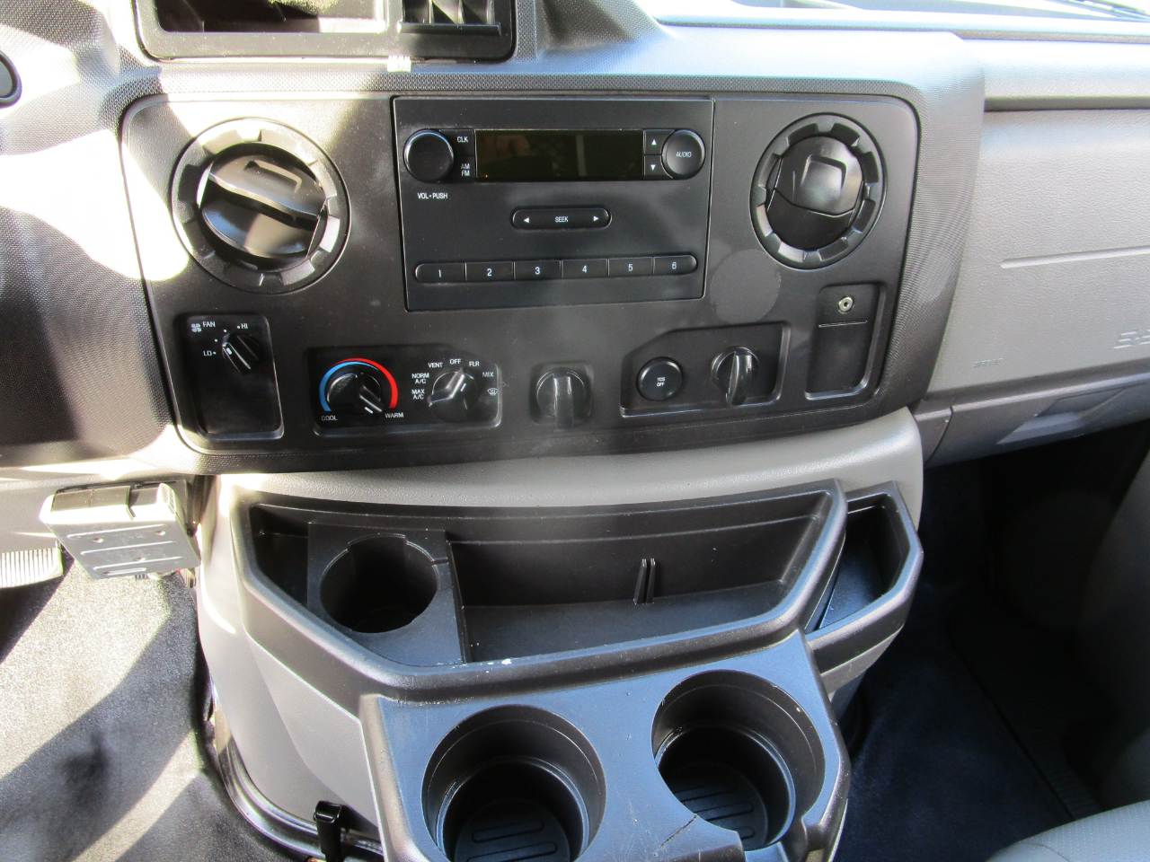 Ford Econoline Cargo Van E-150 Commercial 2014