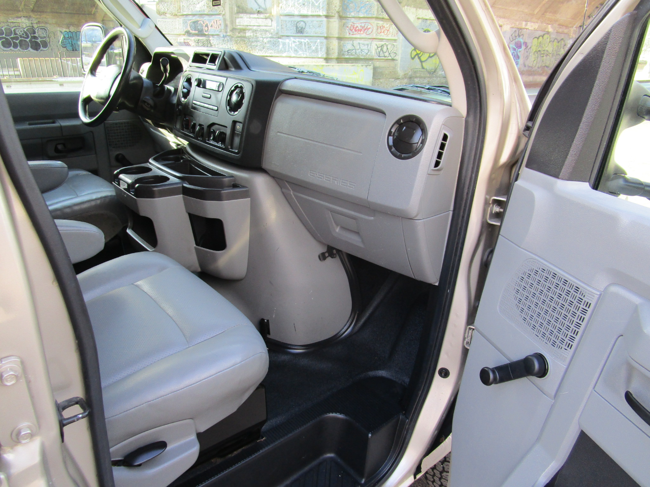 Ford Econoline Cargo Van E-150 Commercial 2014