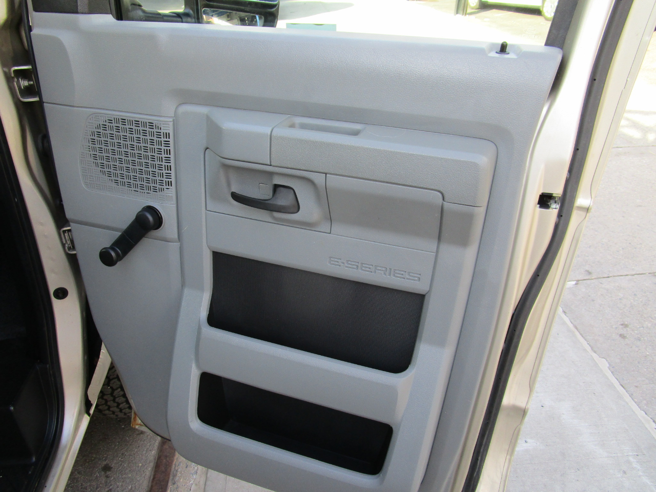 Ford Econoline Cargo Van E-150 Commercial 2014