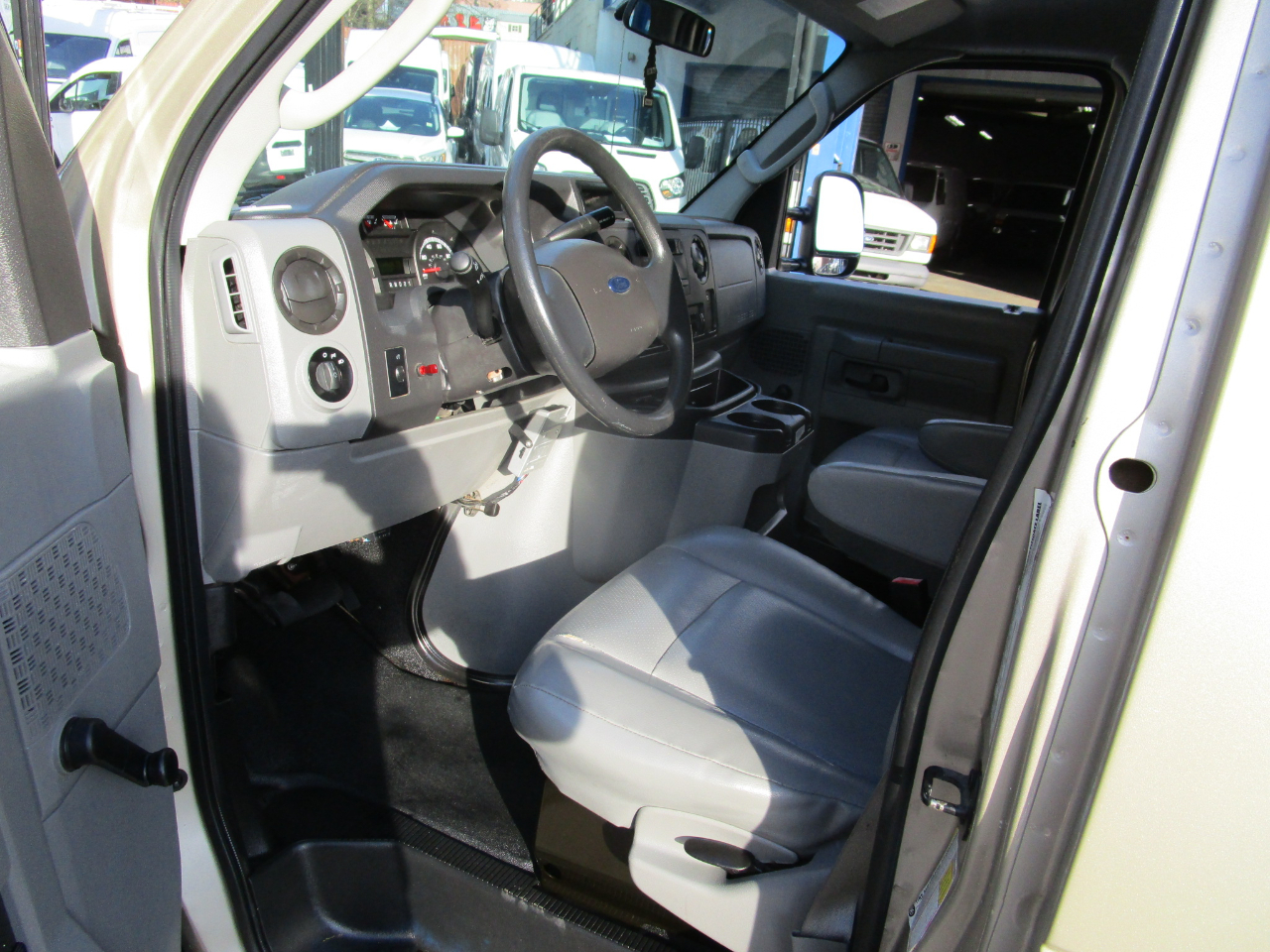 Ford Econoline Cargo Van E-150 Commercial 2014