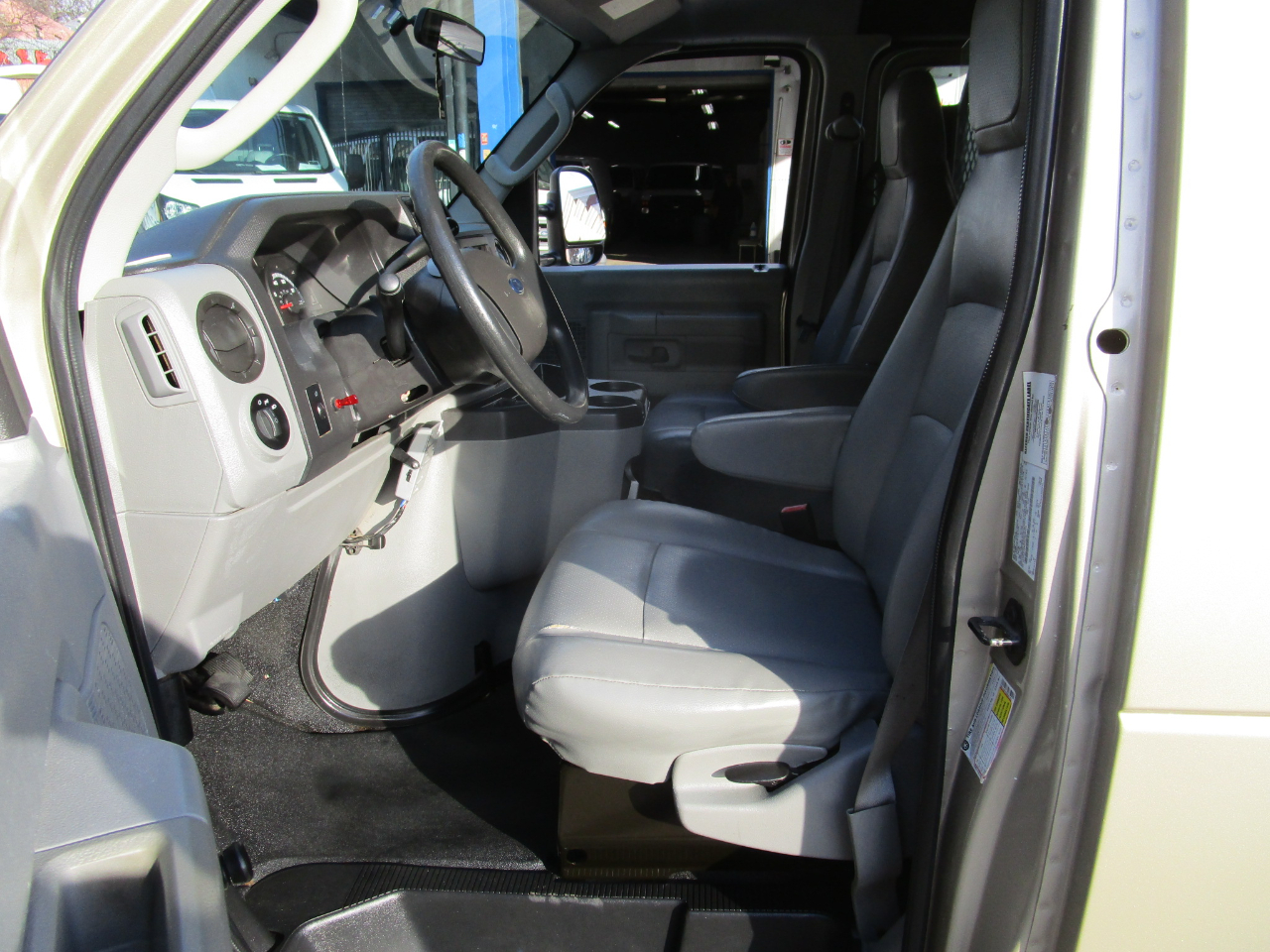 Ford Econoline Cargo Van E-150 Commercial 2014