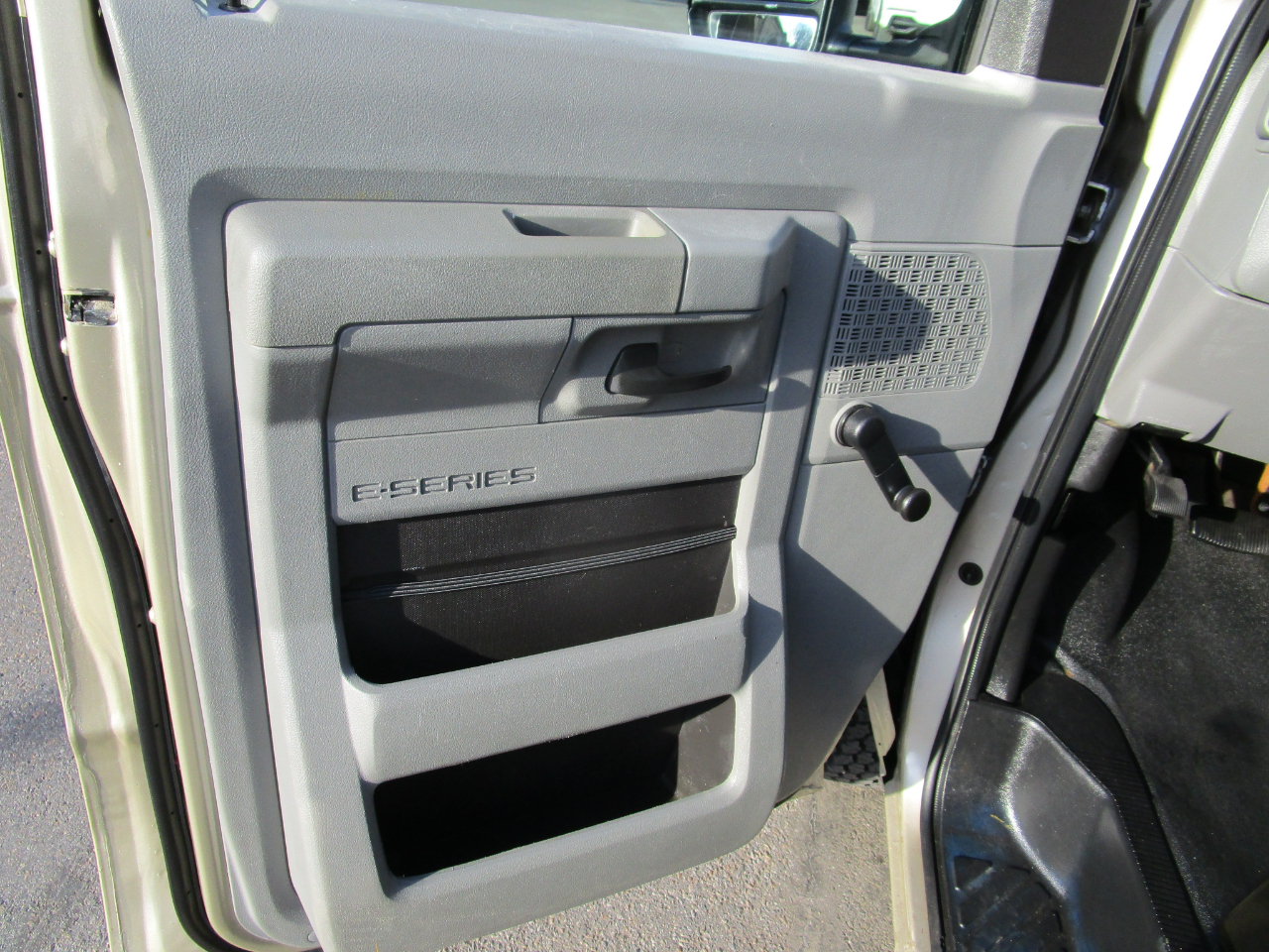 Ford Econoline Cargo Van E-150 Commercial 2014