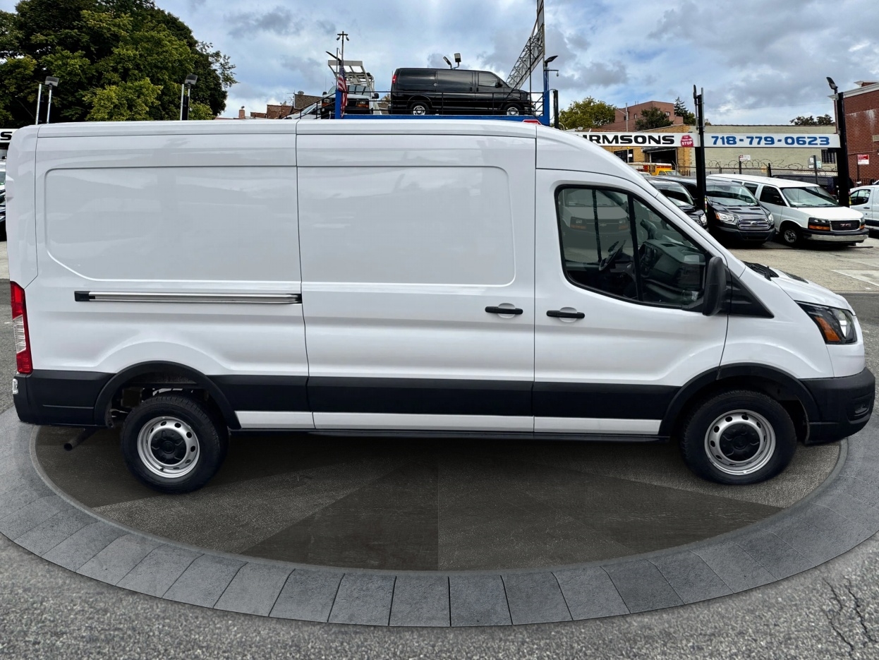 Ford Transit Cargo Van T-250 148" Med Rf 9070 GVWR RWD 2025