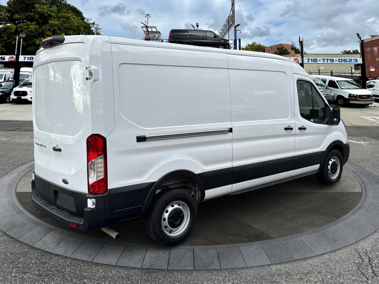 Ford Transit Cargo Van T-250 148" Med Rf 9070 GVWR RWD 2025