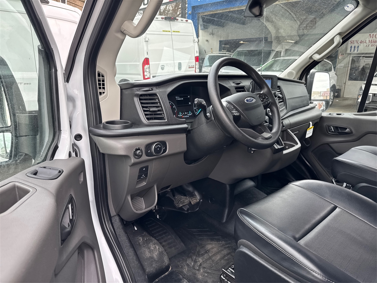 Ford Transit Cargo Van T-250 148" Med Rf 9070 GVWR RWD 2025