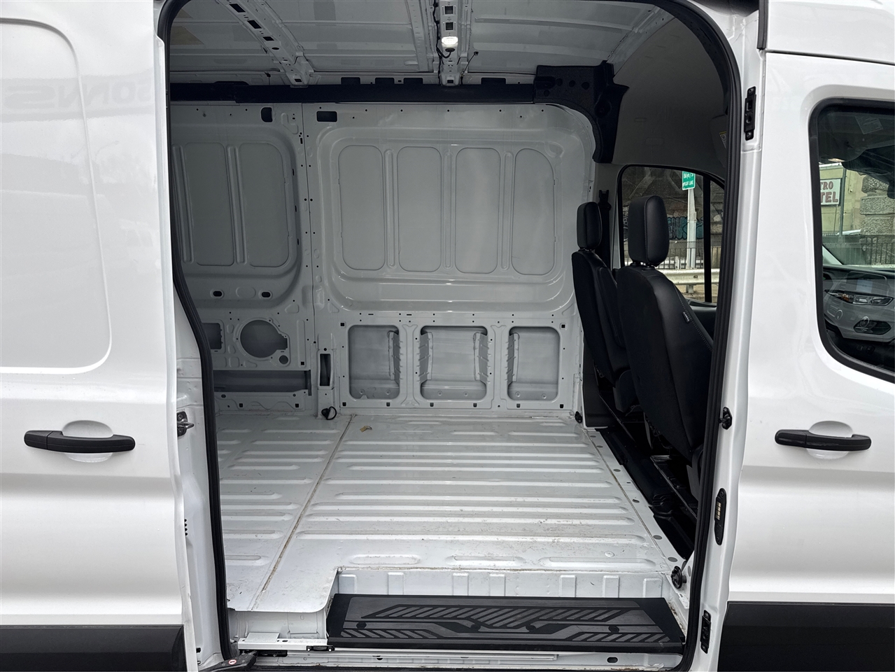 Ford Transit Cargo Van T-250 148" Med Rf 9070 GVWR RWD 2025