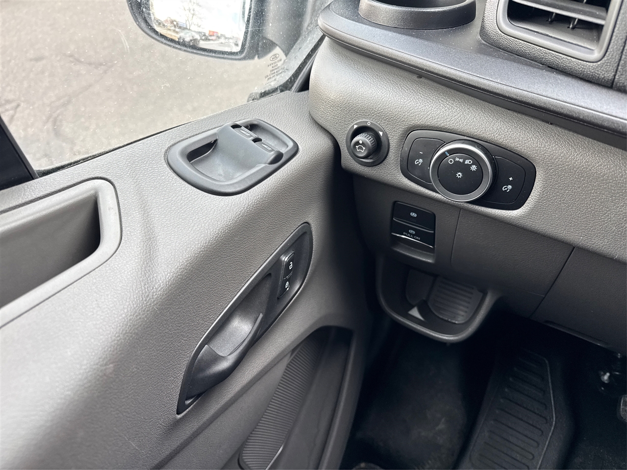 Ford Transit Cargo Van T-250 148" Med Rf 9070 GVWR RWD 2025