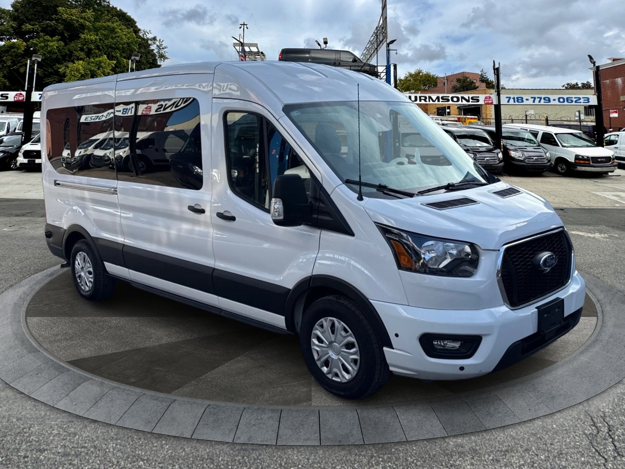 2024 Ford Transit Passenger Wagon T-350 148" Med Roof XLT RWD