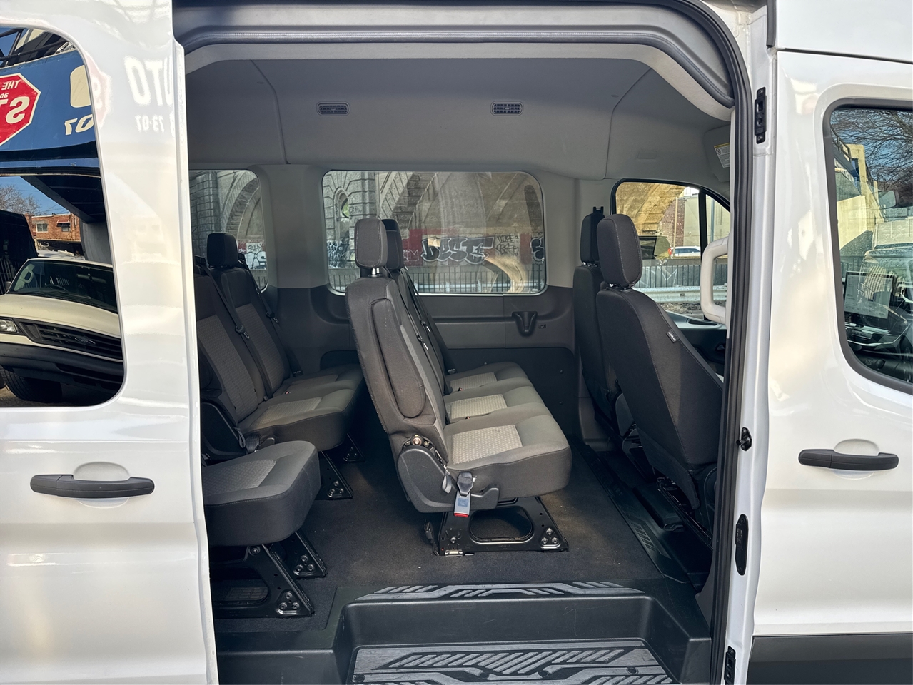 Ford Transit Passenger Wagon T-350 148" Med Roof XLT RWD 2024