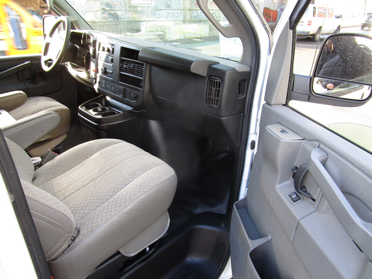 Chevrolet Express Cargo Van RWD 2500 135" 2018