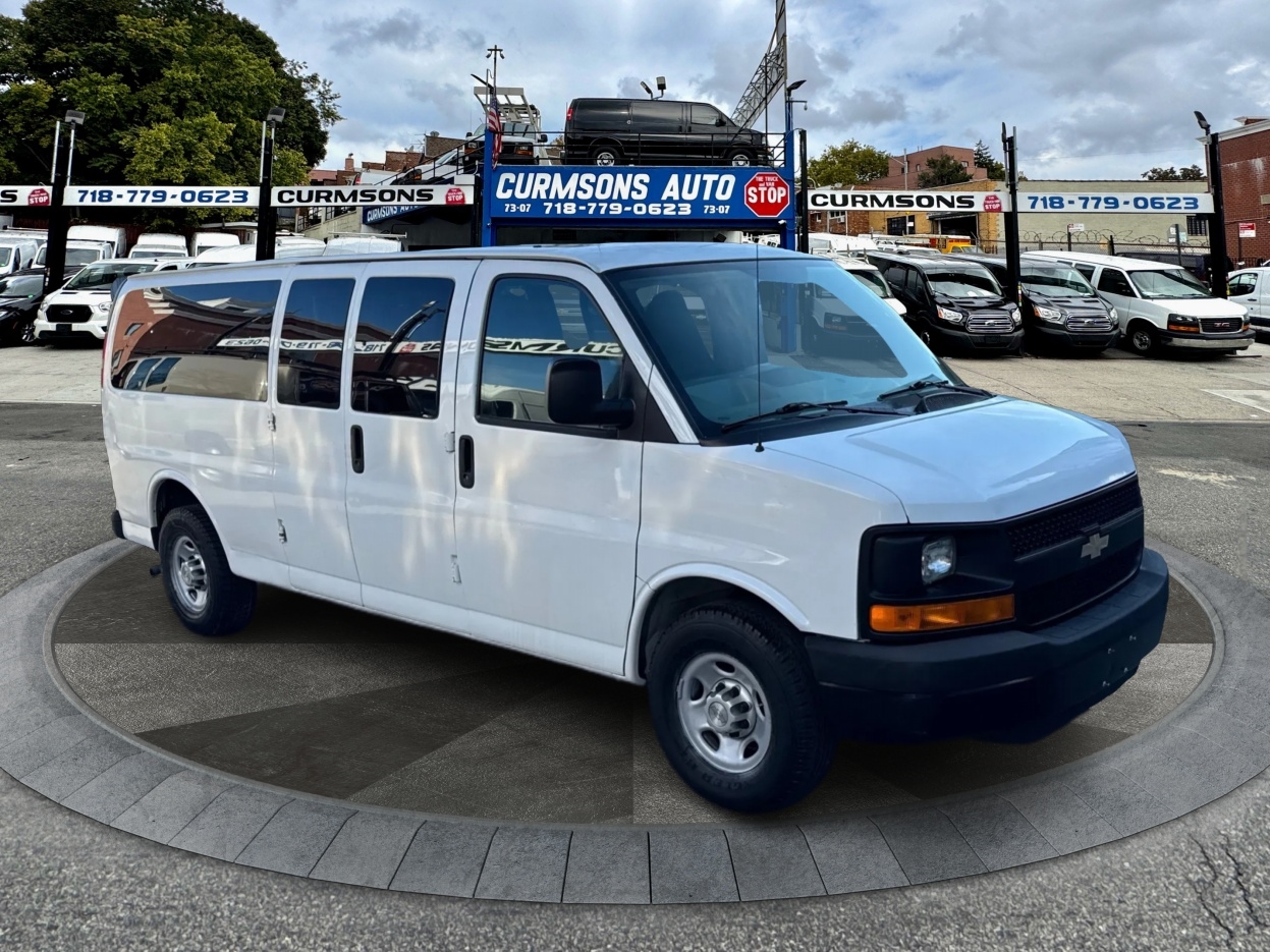 2011 Chevrolet Express Passenger RWD 3500 155" 1LS