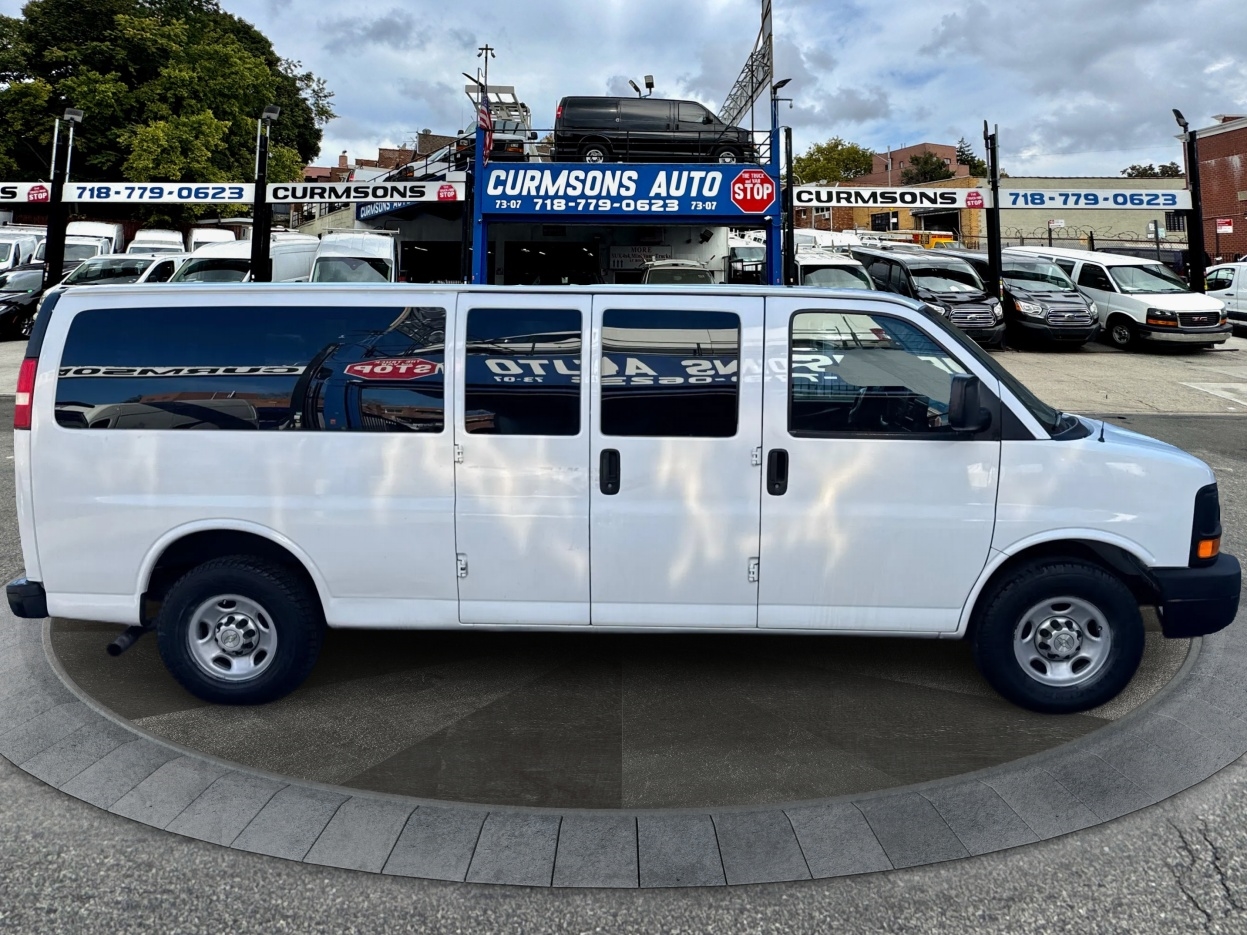 Chevrolet Express Passenger RWD 3500 155" 1LS 2011