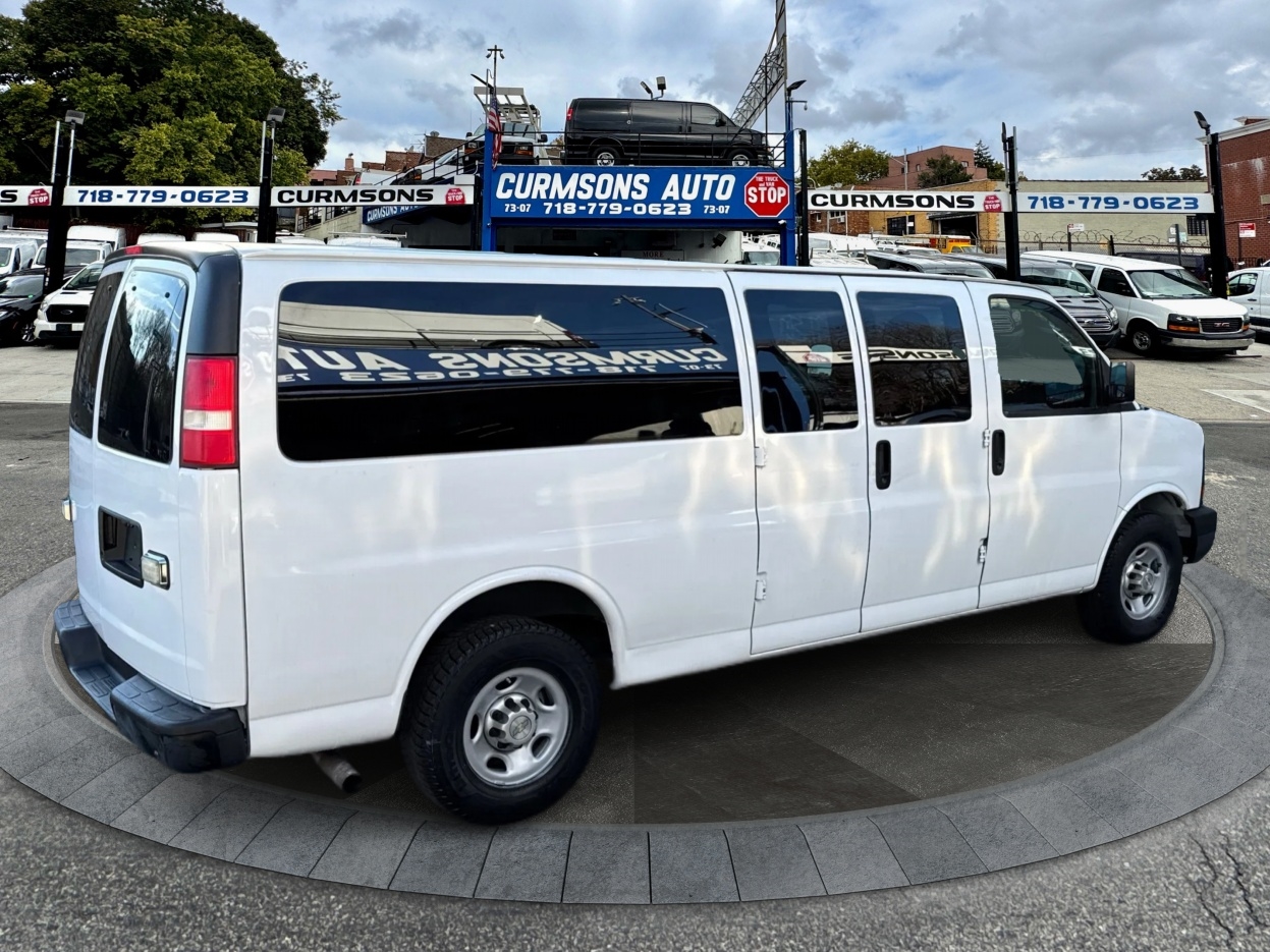 Chevrolet Express Passenger RWD 3500 155" 1LS 2011