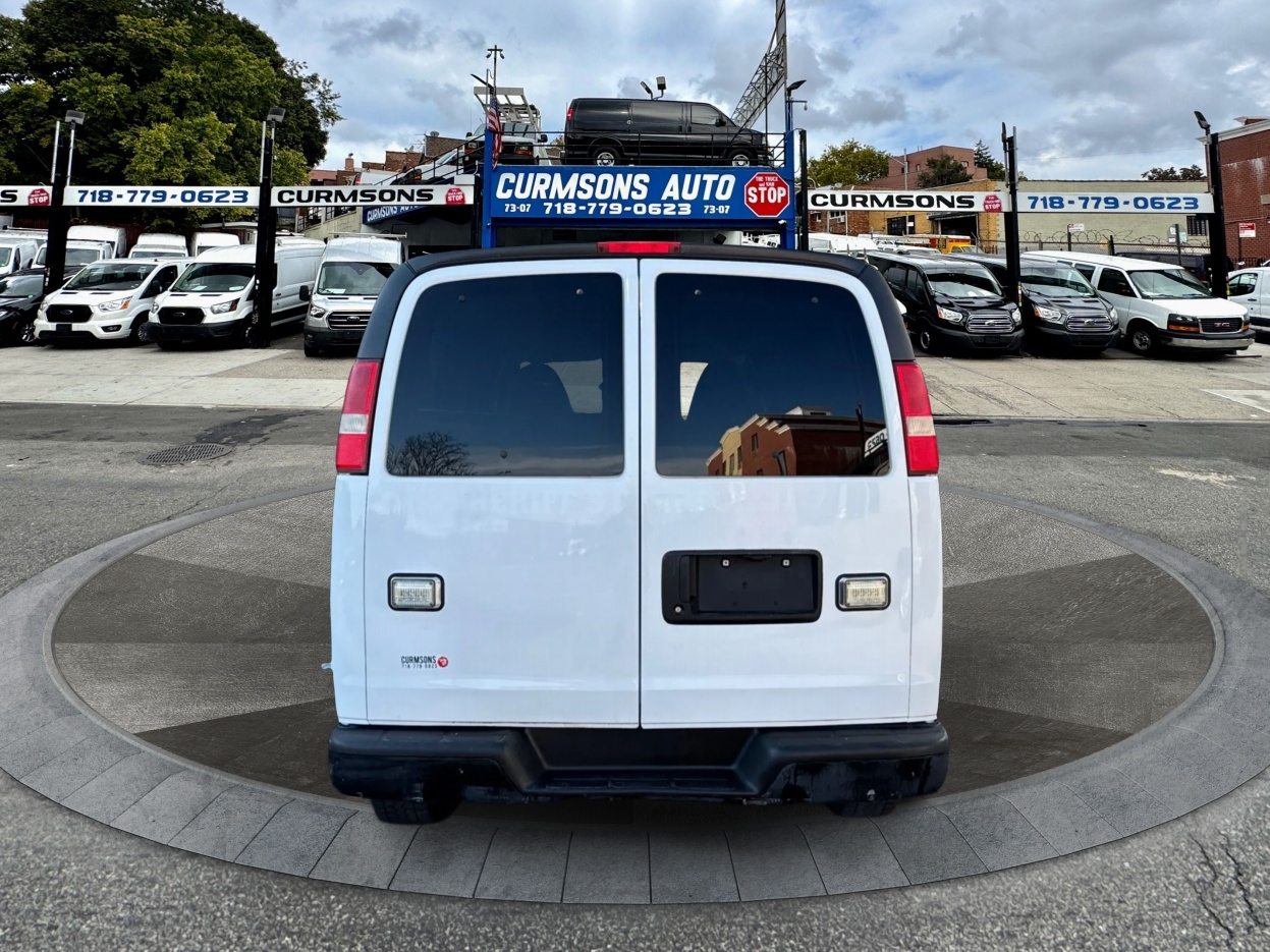 Chevrolet Express Passenger RWD 3500 155" 1LS 2011