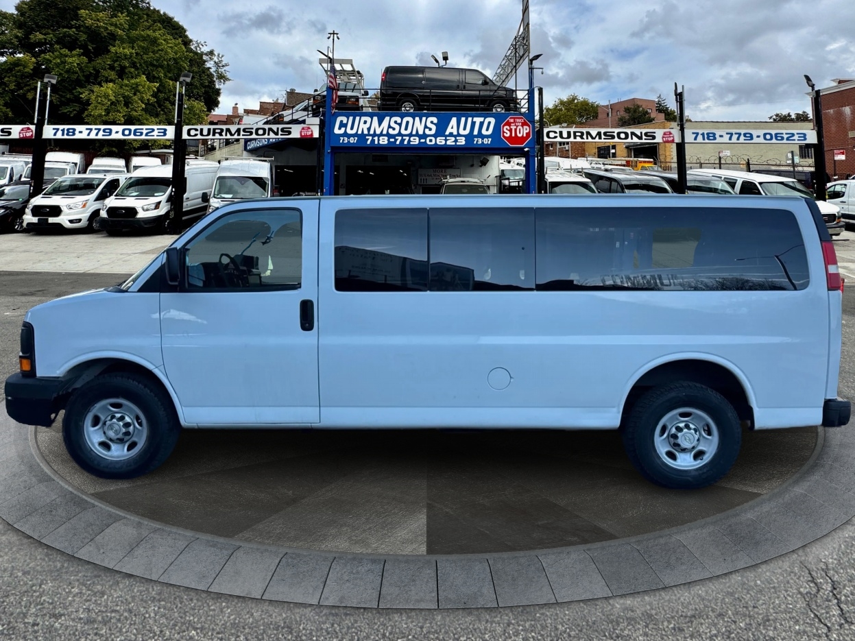 Chevrolet Express Passenger RWD 3500 155" 1LS 2011