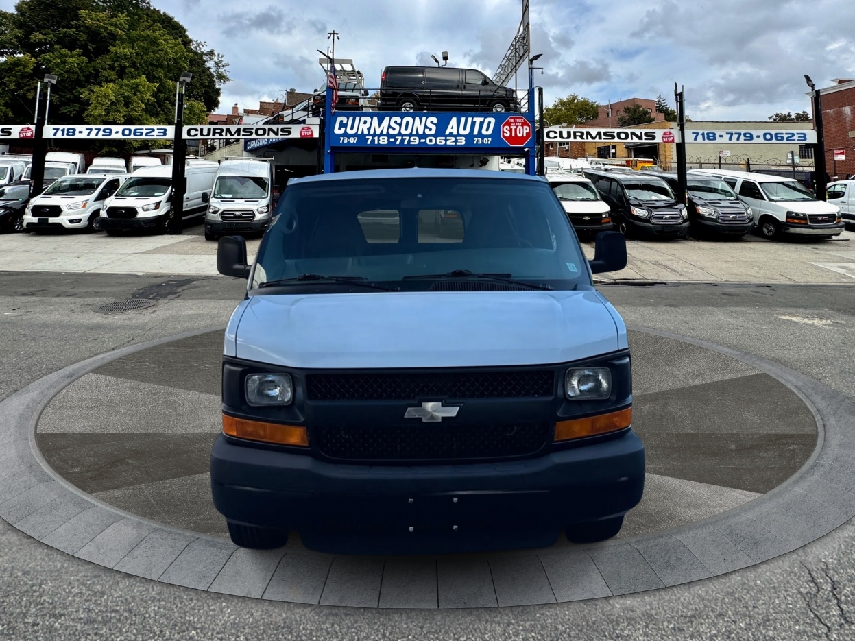 Chevrolet Express Passenger RWD 3500 155" 1LS 2011