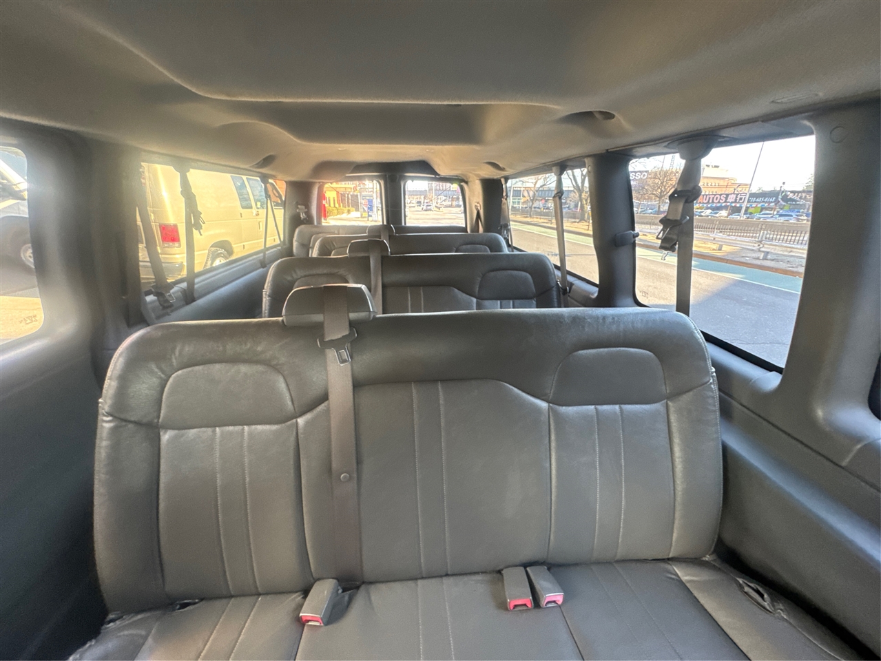 Chevrolet Express Passenger RWD 3500 155" 1LS 2011