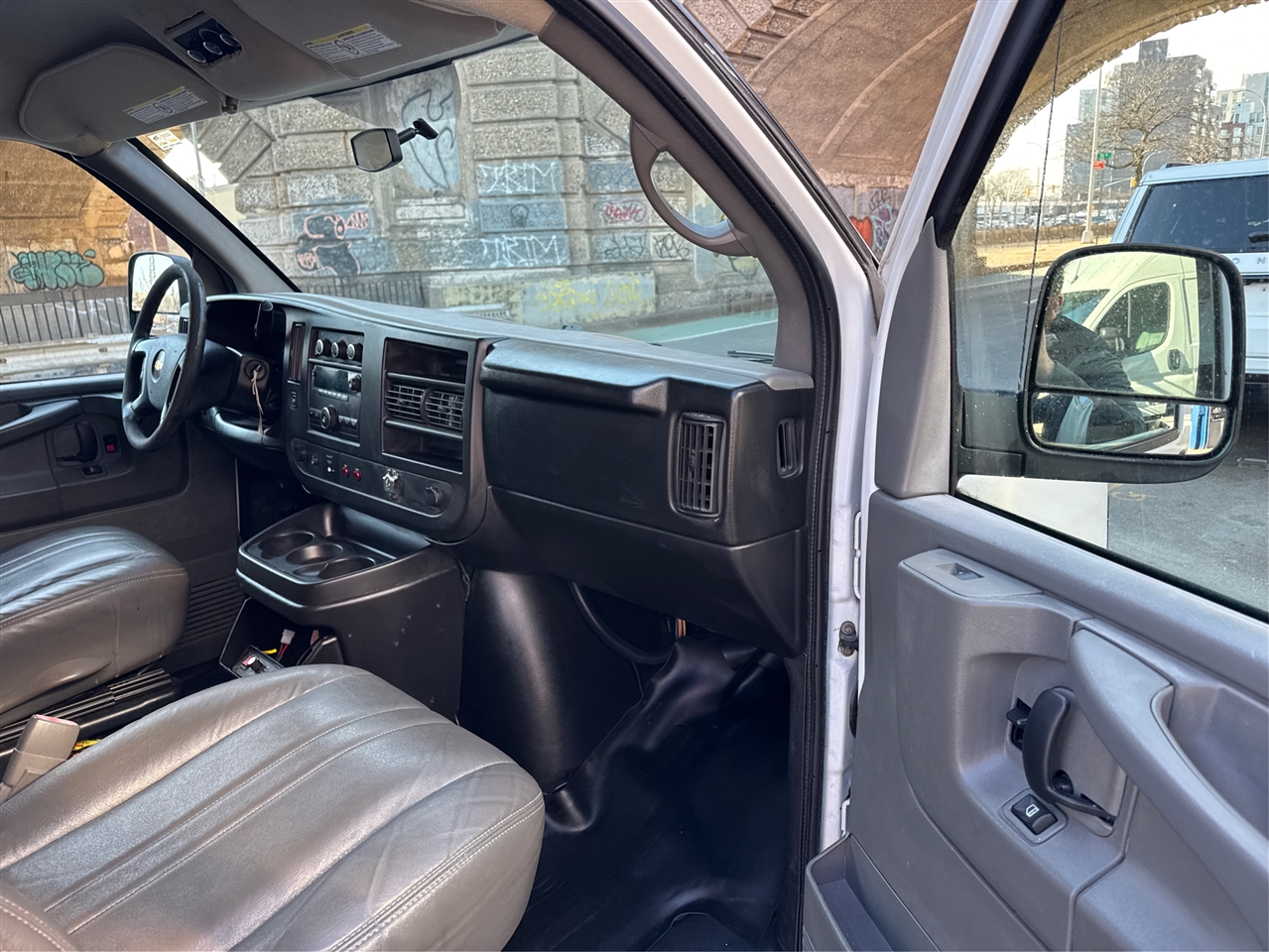Chevrolet Express Passenger RWD 3500 155" 1LS 2011