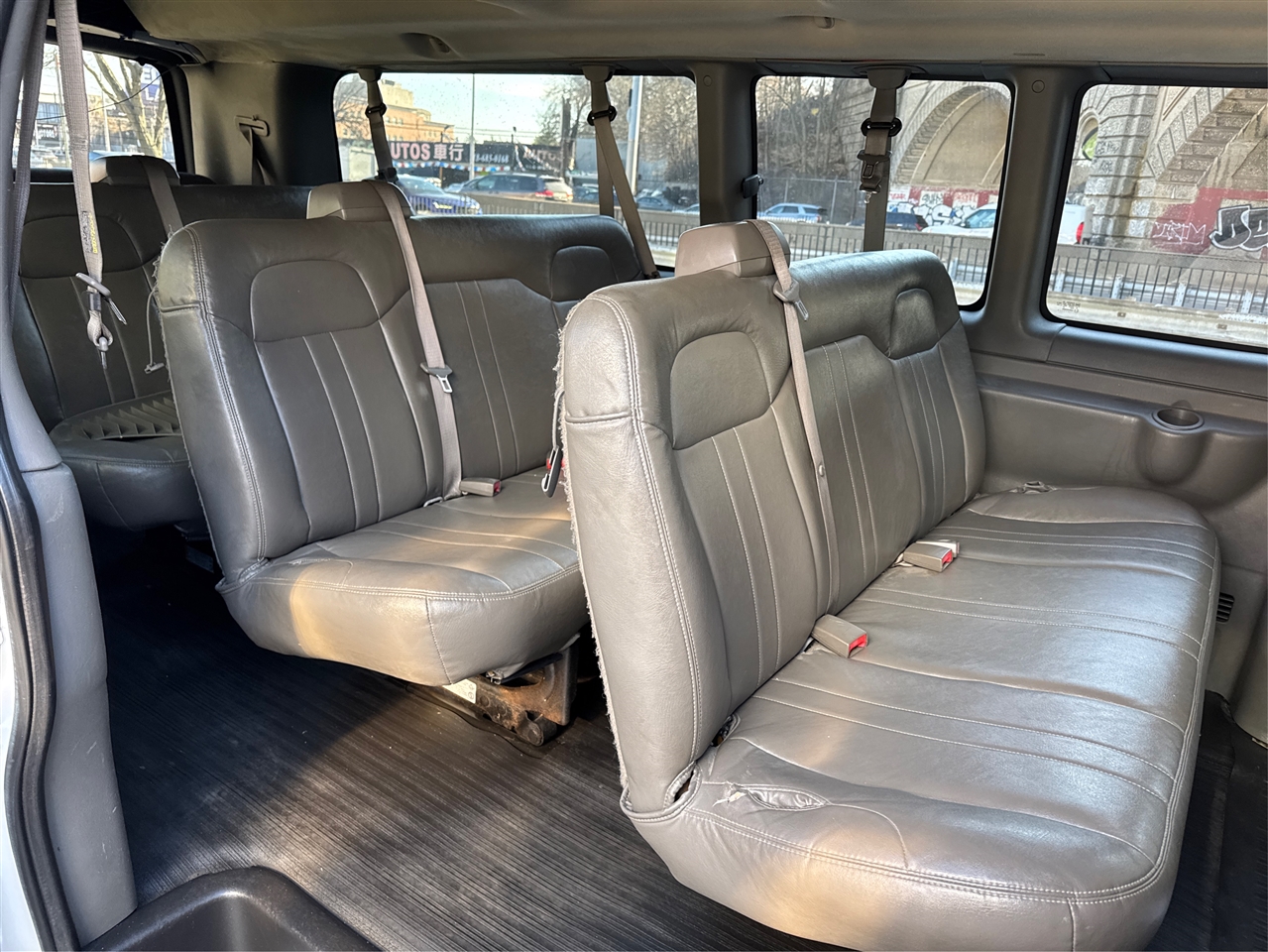 Chevrolet Express Passenger RWD 3500 155" 1LS 2011