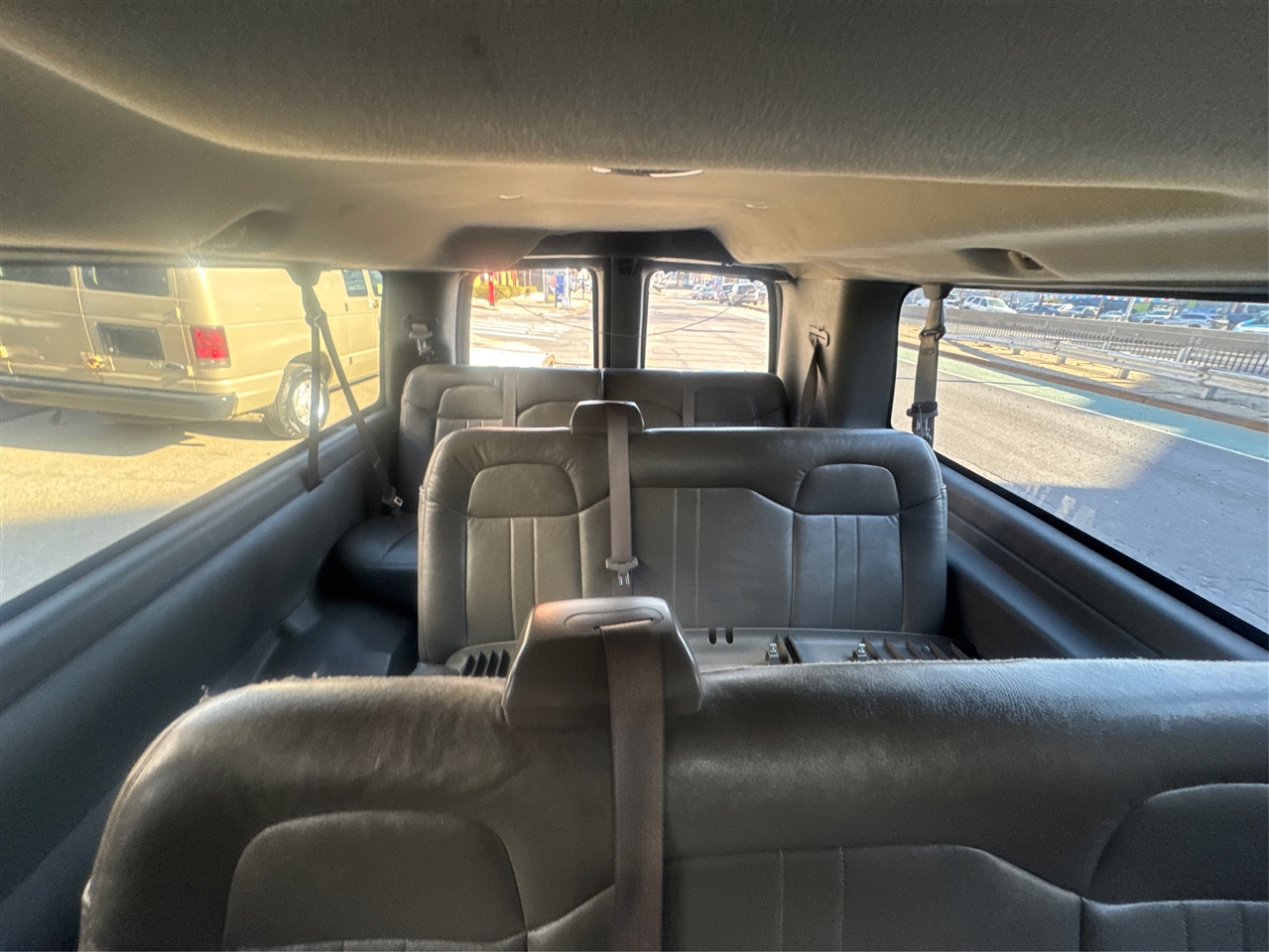 Chevrolet Express Passenger RWD 3500 155" 1LS 2011