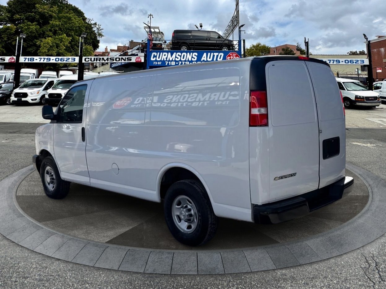 Chevrolet Express Cargo Van RWD 2500 135" 2021