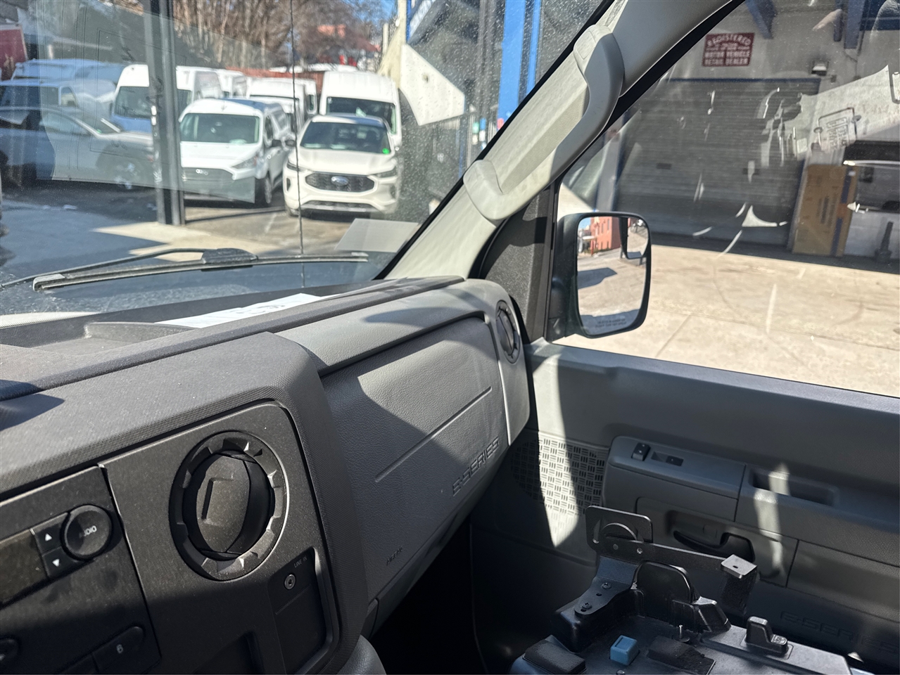 Ford Econoline Cargo Van E-250 Commercial 2012