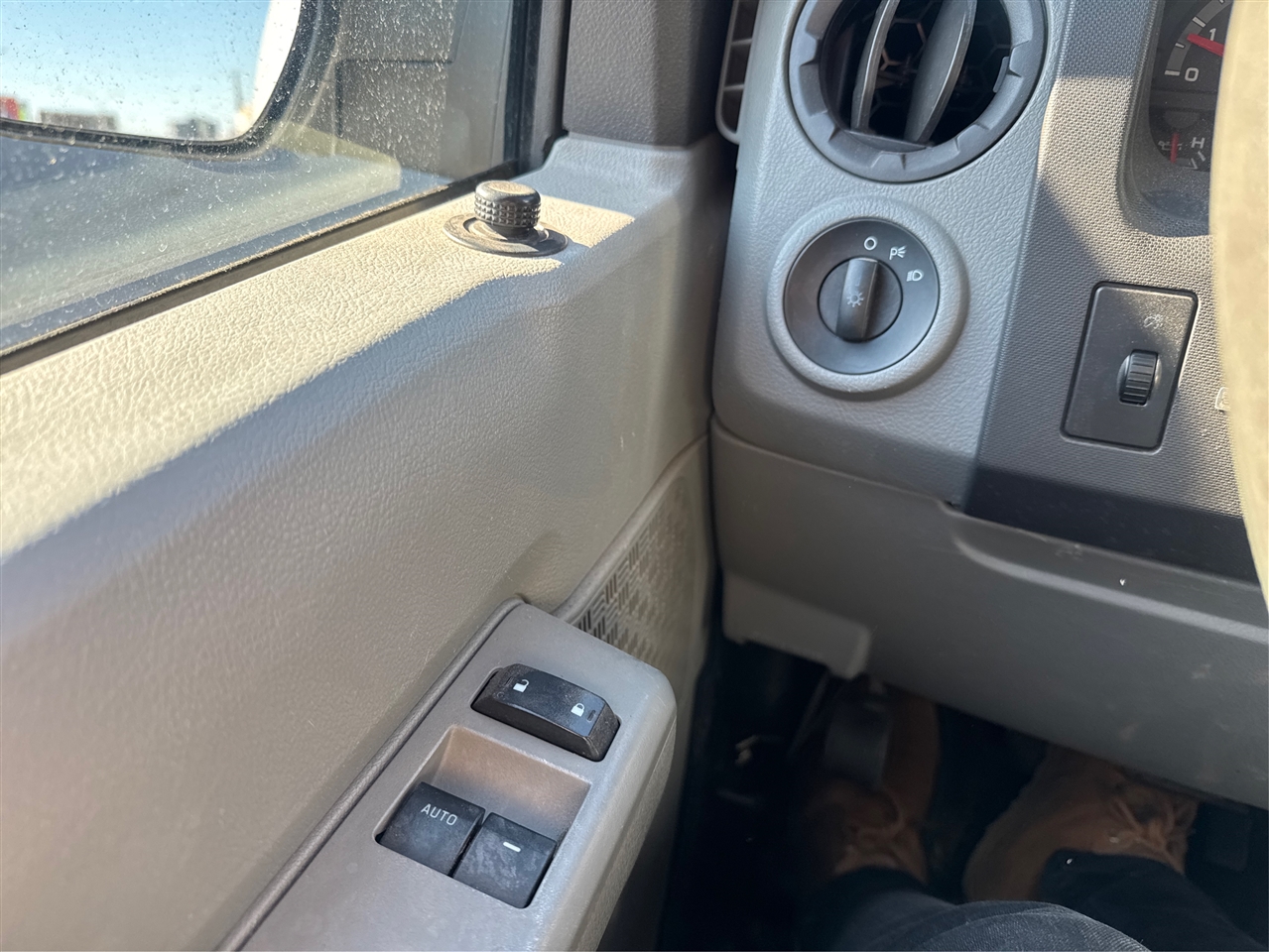 Ford Econoline Cargo Van E-250 Commercial 2012