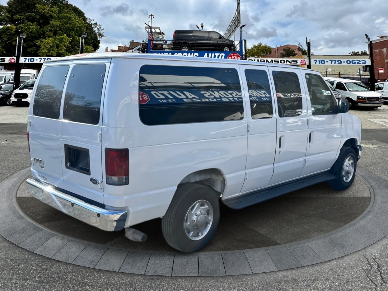 Ford Econoline Wagon E-350 Super Duty XLT 2008