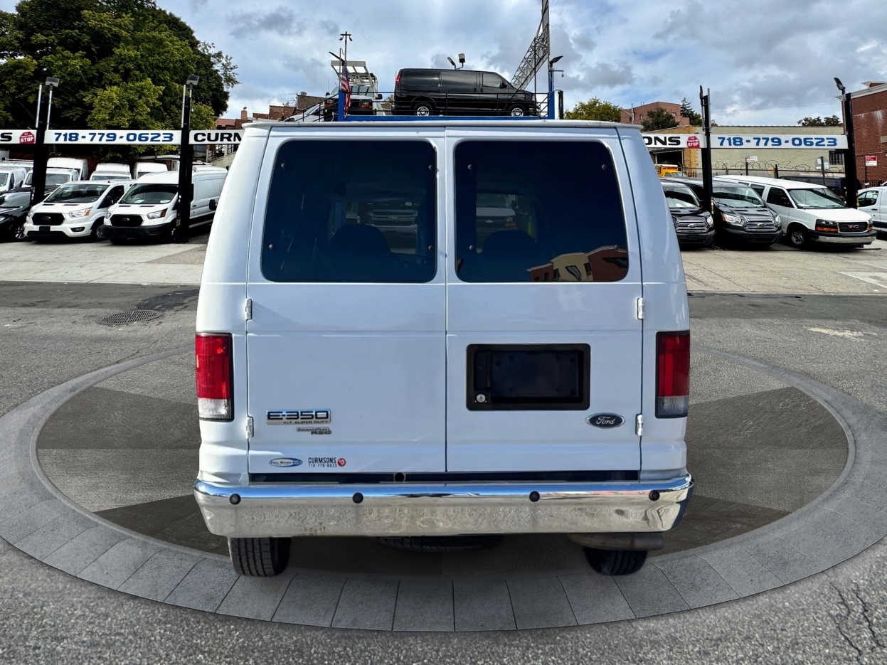 Ford Econoline Wagon E-350 Super Duty XLT 2008
