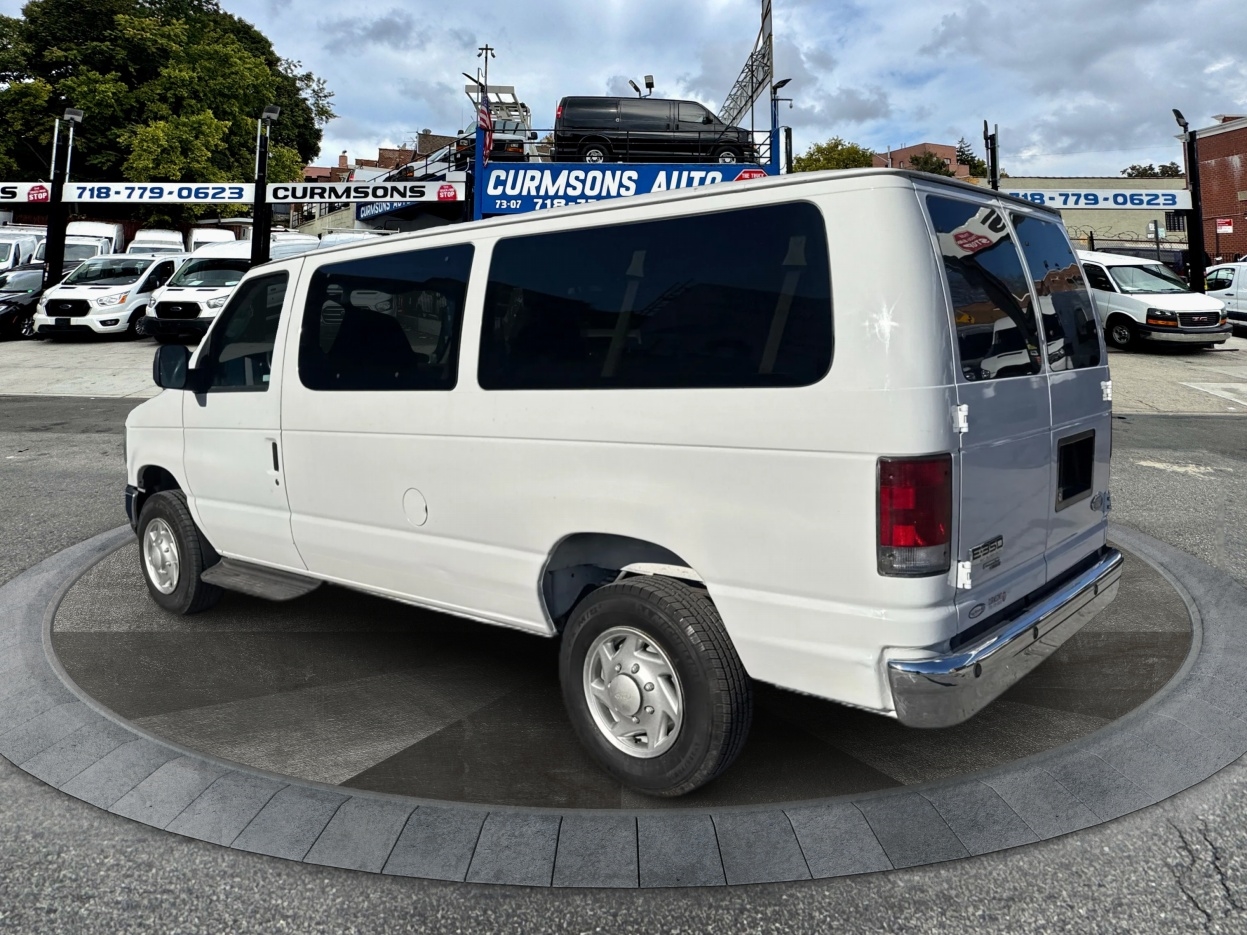 Ford Econoline Wagon E-350 Super Duty XLT 2008