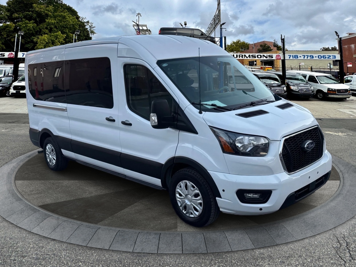 Ford Transit Passenger Wagon T-350 148" Med Roof XLT RWD 2025