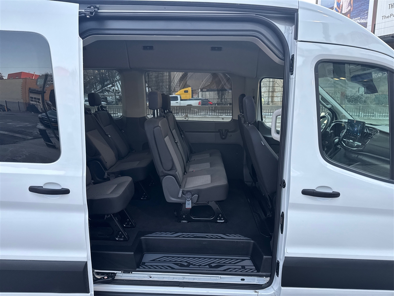 Ford Transit Passenger Wagon T-350 148" Med Roof XLT RWD 2025